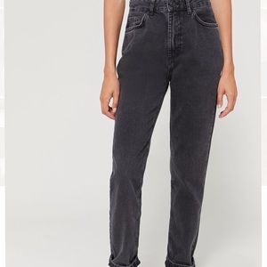BDG High-Waisted Mom Jean – Washed Black Denim
